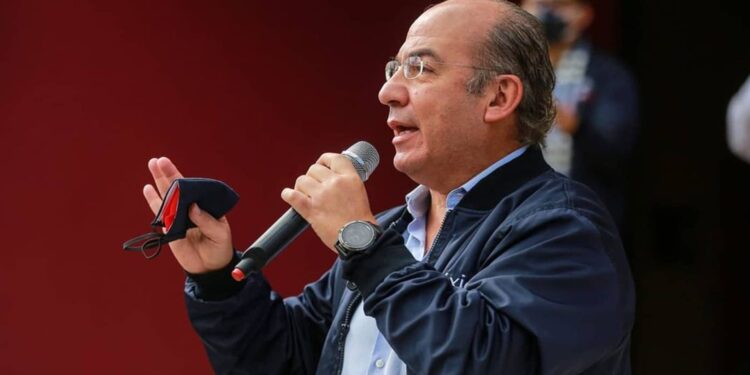 Felipe Calderón acusa a Morena de “dinamitar” el puente democrático tras llegar al poder