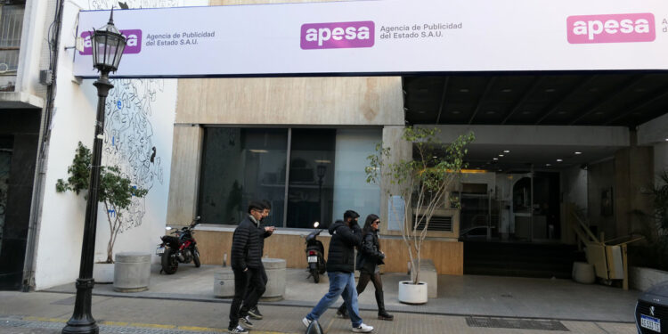 Procesaron a dos exgerentes de Télam por la «contratación irregular» del servicio de comidas para empleados
