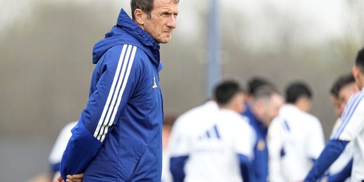 La baja imprevista que tuvo Arruabarrena en la práctica de Boca
