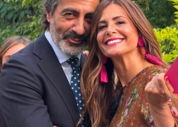 Lara Ferreiro, psicóloga, analiza la relación de Juan del Val con su madre: «No es fácil ser débil a su lado. Esto genera presión y temor a decepcionar si las expectativas no se cumplen»