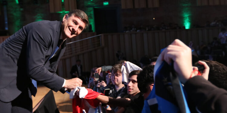 Javier Zanetti en el Olé Summit: Messi, Maradona, su gol a Inglaterra, el «desahogo de Qatar 2022» y «que no nos toquen a nuestro país»