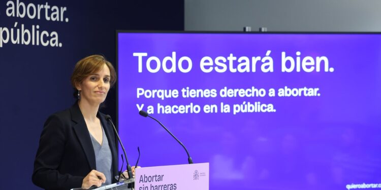 Sanidad quiere llevar el aborto a la atención primaria: “Queremos que las mujeres puedan acceder a través de sus centros de salud”
