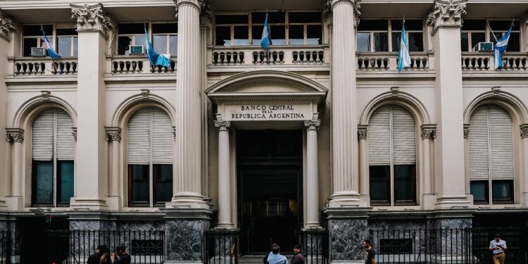 El Banco Central realizó la mayor compra de dólares en dos meses, pero cerró septiembre con el menor volumen de 2026