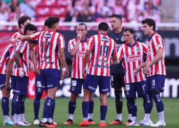 ¡Y sin el Piojo Alvarado! Queretaro da la sorpresa y vence a Chivas