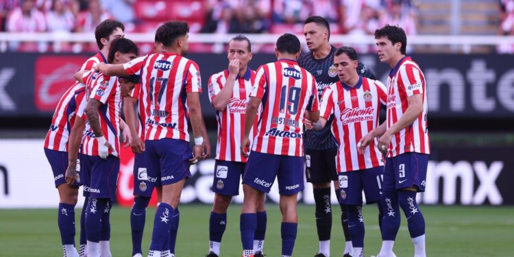 ¡Y sin el Piojo Alvarado! Queretaro da la sorpresa y vence a Chivas