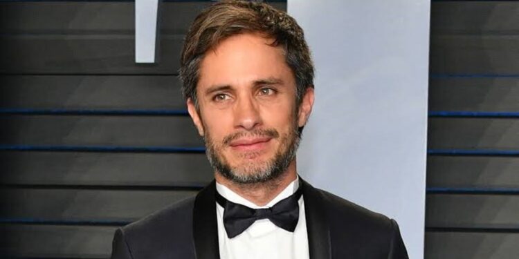 Gael García Bernal, 47 años: «Para mí el libro en la mano es un escondite y leer implica un refugio especial»