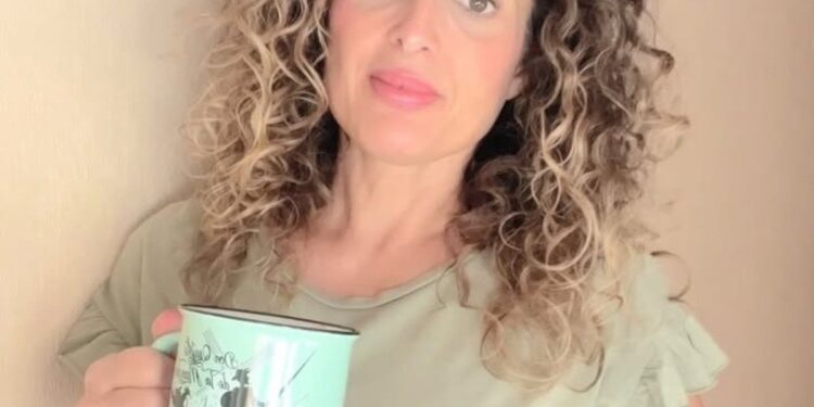 Eva Gil, madre a los 47 años: “Era muy frustrante ver a todo el mundo teniendo niños y yo no; es una sensación de vacío muy desagradable”