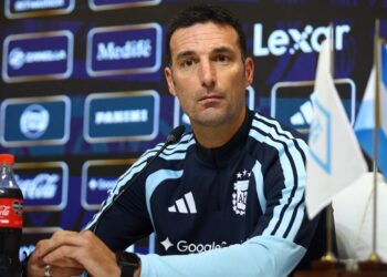Scaloni: la 10 de Messi, cuándo llega al país y quiénes son los nuevos capitanes