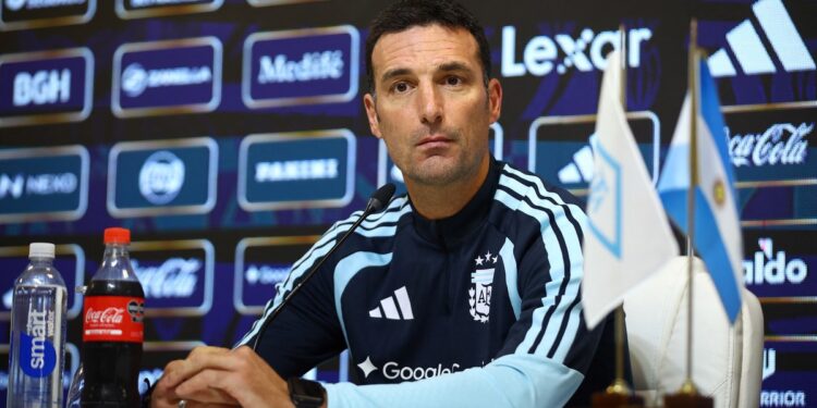 Scaloni: la 10 de Messi, cuándo llega al país y quiénes son los nuevos capitanes