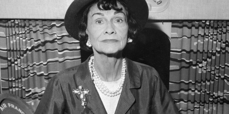 Coco Chanel, diseñadora francesa: “Una mujer que no tiene marido es muy digna de lástima”