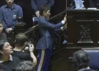 «Soy de Boca, ¿cuál es el delito?»: Mayra Mendoza salió al cruce de las duras críticas por usar un pantalón del equipo xeneize en la Legislatura bonaerense