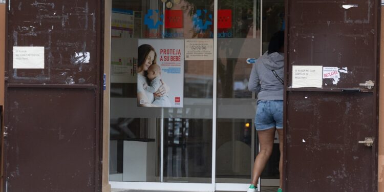 Así es el aborto farmacológico que Sanidad quiere llevar al centro de salud: embarazos de menos de 9 semanas, 2 pastillas y una efectividad “que supera el 95%”