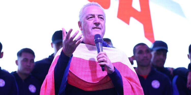 Gustavo Alfaro anunció que se retirará como entrenador en Paraguay