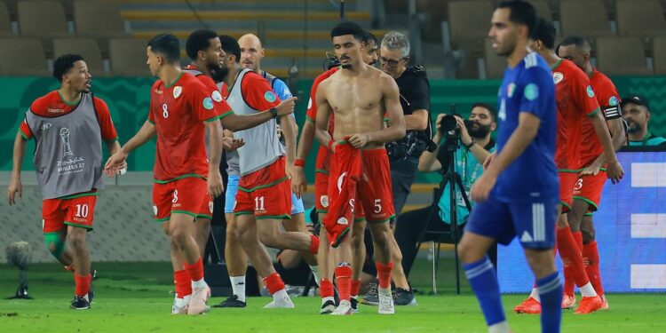 Insólito: se sacó la camiseta al festejar un gol y su equipo debió pasar un sorteo para clasificarse