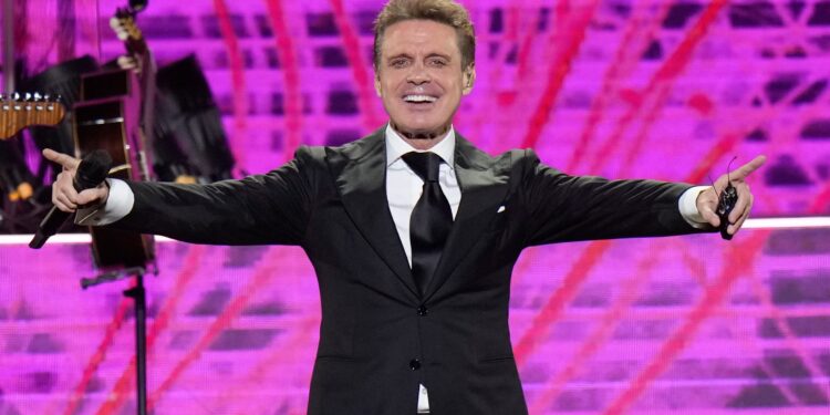 Nueva gira de Luis Miguel, cuánto costaron los boletos en la última visita de El Sol a México
