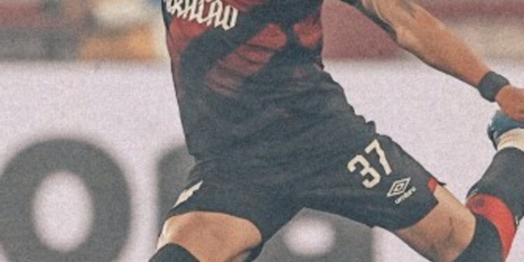 Esquivel, el lateral que quiso Gallardo para River, clavó un golazo en el Brasileirao