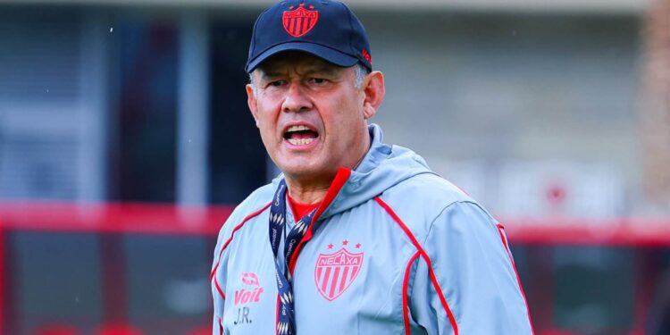 Periodista mexicano advirtió a Juan Reynoso de su principal reto en Necaxa: “Es un proyecto complicado”
