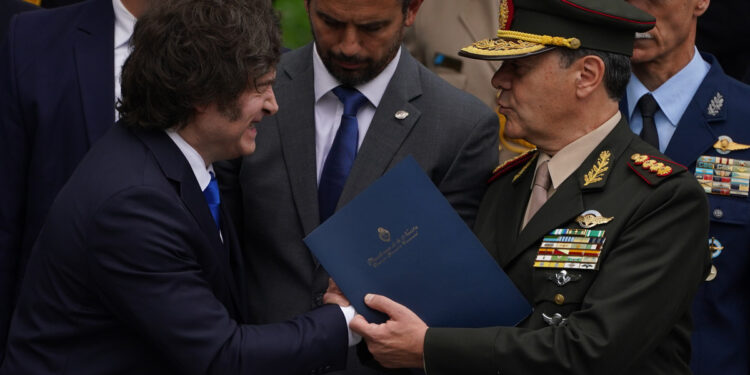 Ajuste en la obra social de los militares: denuncian el despido de 600 empleados y el cierre de 13 hoteles