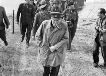 La frase atribuida a Winston Churchill sobre los objetivos personales: «Nunca llegarás a tu destino si te detenés a tirarle piedras a cualquier perro que ladre»