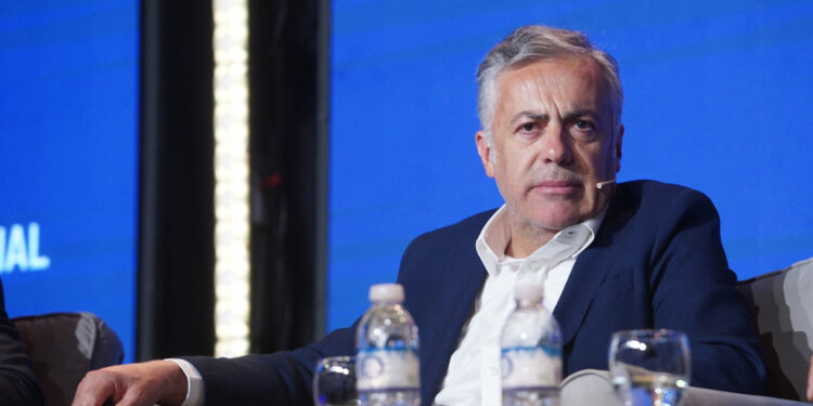 Entrevista a Alfredo Cornejo sobre el decreto de Milei por las regalías y el conflicto por el Atuel: «La Pampa quiere tener una malvinización del conflicto con Mendoza»
