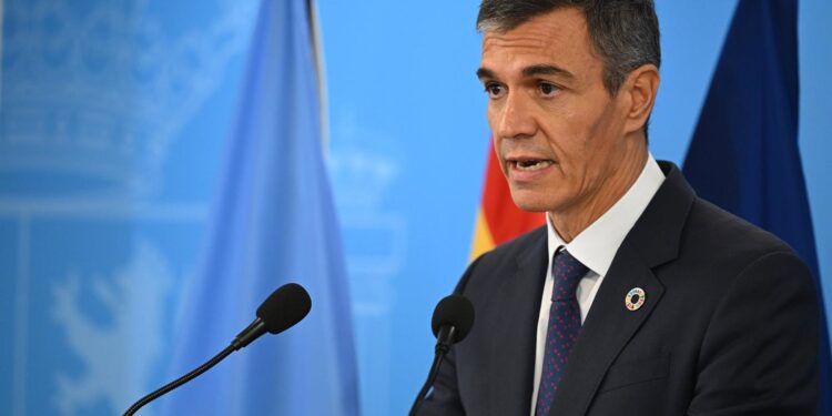 Almeida cuestiona que para Sánchez haya desahuciados «de primera y de segunda» y se pregunta «para qué es presidente»