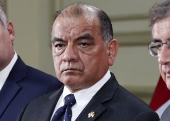 César Astudillo no sería censurado: Obras decide no respaldar moción contra el ministro del Interior