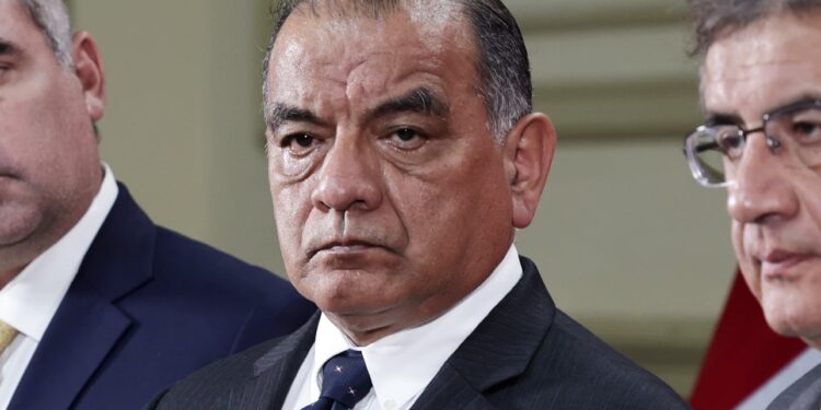 César Astudillo no sería censurado: Obras decide no respaldar moción contra el ministro del Interior