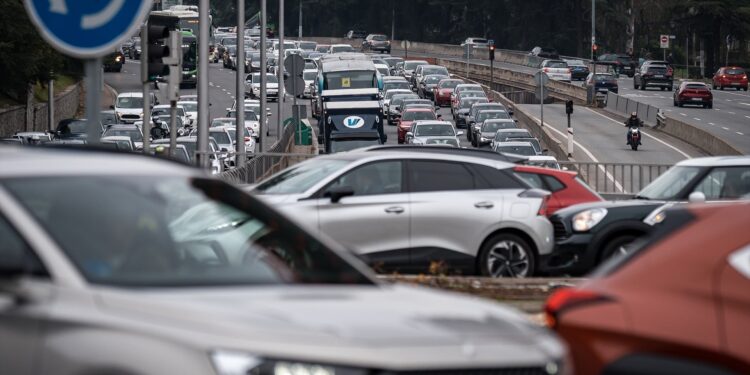 Estos son los cambios que introduce la DGT en su normativa desde el 1 de octubre: así afectará a ciclistas, motoristas, patinetes y taxistas