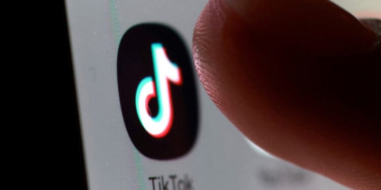 TikTok aceptó limitar el tiempo de uso en los adolescentes y acordó pagar una cifra millonaria  para evitar el juicio