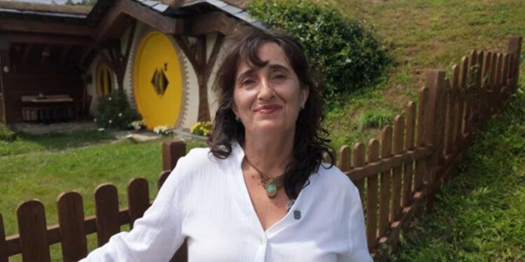 Virginia Mateos, madrileña que dejó la ciudad para construir su propio complejo de aldeas en la montaña: «De vez en cuando voy a Madrid, pero cuando llega el momento me estreso y me vuelvo»
