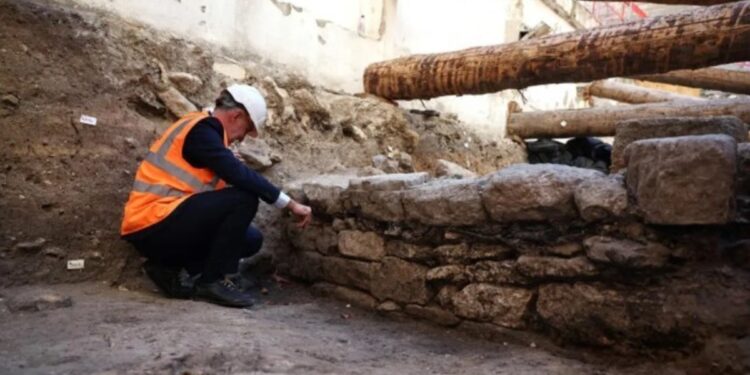 Descubren una muralla que indicaría donde fue construida París hace más de 2000 años