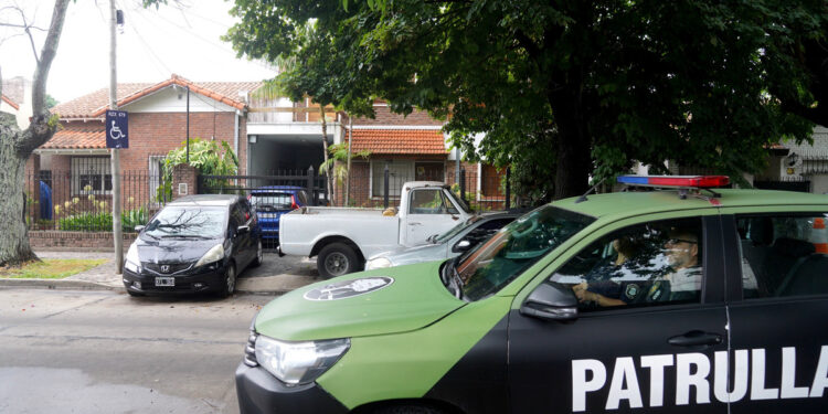 Violenta entradera en San Isidro: le robaron a un reconocido abogado y se escaparon en la camioneta de su esposa