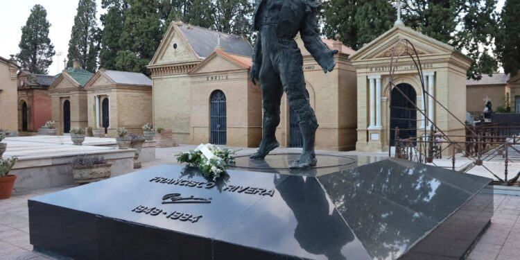 Isabel Pantoja manda flores a la tumba de Paquirri en el 42 aniversario de su muerte