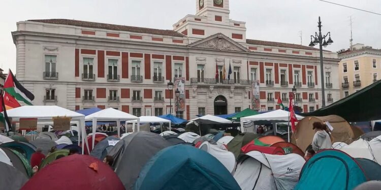 El decreto Maricarmen y la acampada en Sol, en directo: PSOE y Sumar llegan a un acuerdo para aprobar un decreto de vivienda que dé “respuesta a las demandas de la ciudadanía”