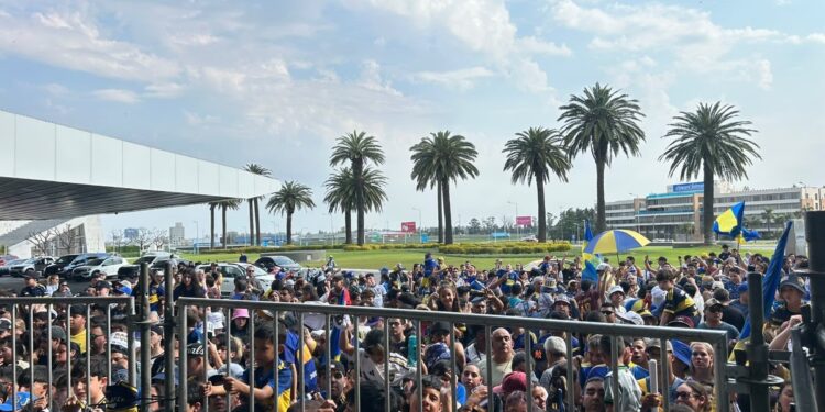 Una multitud espera por Boca en Rosario, la ciudad donde nació el ciclo Arruabarrena
