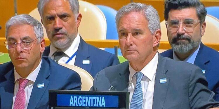Quirno reclamó el cese de la explotación británica y pidió negociar por Malvinas tras la advertencia de Burnham