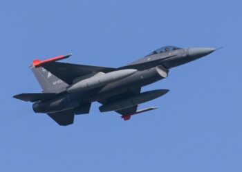 Llegó a Córdoba una nueva tanda de 6 cazas F-16 estadounidenses comprados a Dinamarca