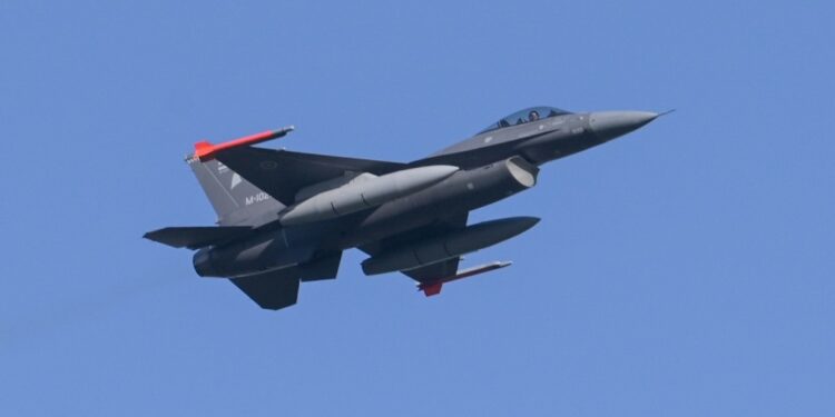 Llegó a Córdoba una nueva tanda de 6 cazas F-16 estadounidenses comprados a Dinamarca