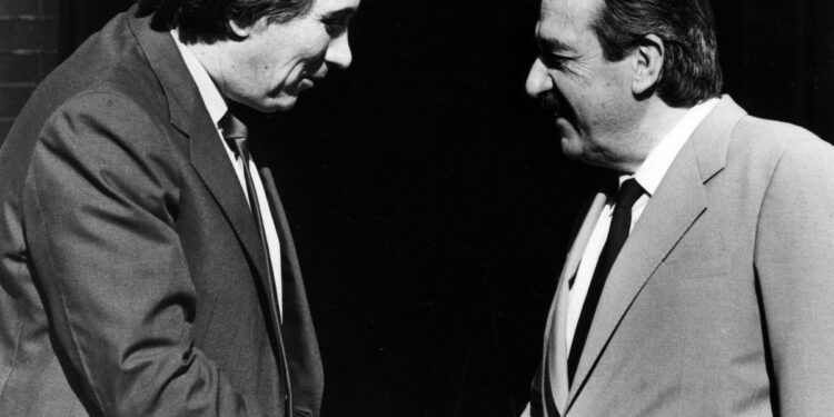 «Mantequita y llorón, mentiroso y pecador»: los ingenuos duelos verbales de Alfonsín y Ubaldini