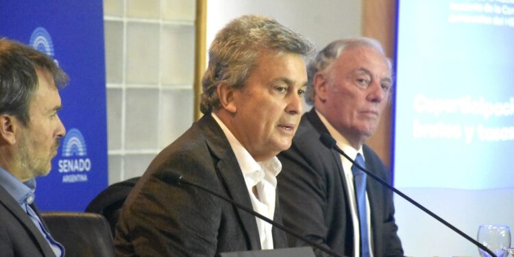 El radicalismo busca instalar el debate sobre una reforma de la coparticipación impositiva federal