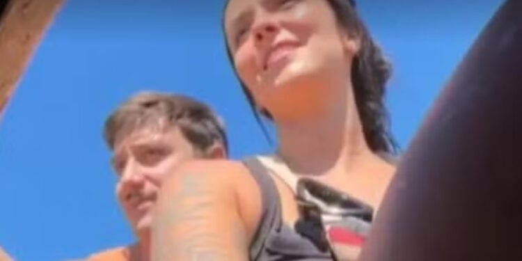 Difunden imágenes de una joven minutos antes del viaje en montaña rusa que cambió su vida