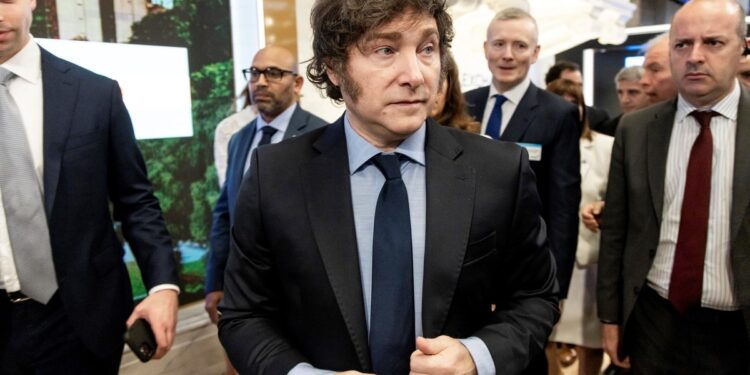 Javier Milei y sus medidas, EN VIVO: el Presidente llega a Estados Unidos y participa del «Escudo de las Américas»