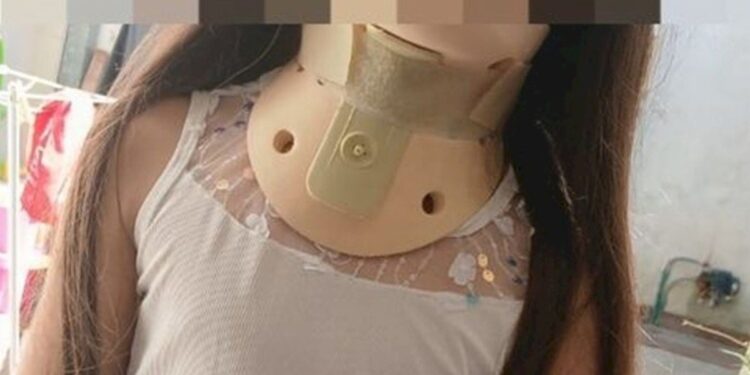 Iba en moto por la vereda, atropelló a una nena de 8 años que salía de su casa y escapó: la policía busca identificar por las cámaras al agresor