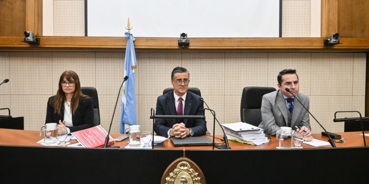 A través de la UIF, el Gobierno también se opone a que se divida el juicio por lavado contra Cristina y Máximo Kirchner Hotesur-Los Sauces