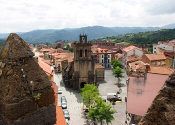 El pequeño pueblo de Asturias que esconde un impresionante mausoleo renacentista y la historia de uno de sus inquisidores más poderosos