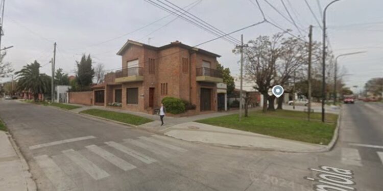 Cinco encapuchados entraron a robar a una casa en Bernal y un jubilado murió de un infarto
