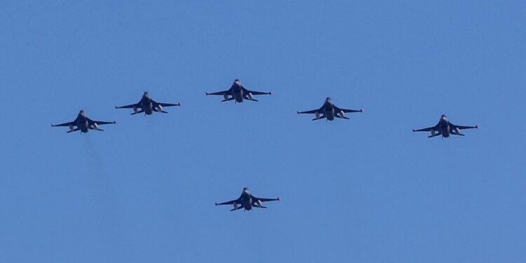 El fin de semana llegan otros seis aviones de combate comprados a Dinamarca y ya son 12 los F16 en Argentina