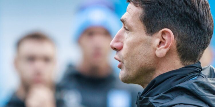 Chirola Romero asume como interino en Racing: su estilo de juego y qué juvenil subió a Primera