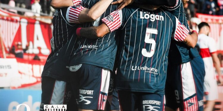 Otro golpazo para Morón: derrota agónica y más lejos de Ferro
