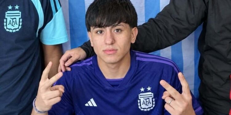 Un joven de 17 años fue asesinado a puñaladas cuando festejaba el Día del Estudiante: «Por favor, no lo dejen morir»